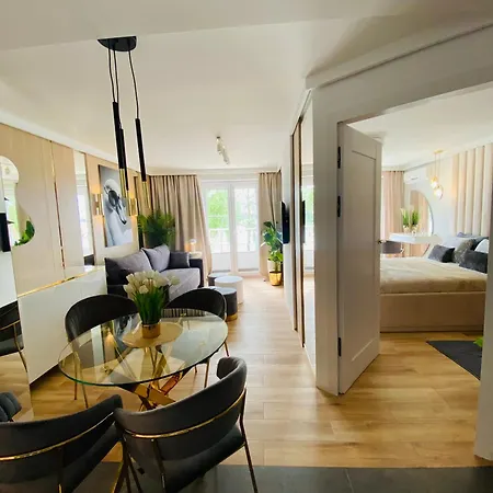 Moloo I Z Widokiem Na Jezioro Апартаменты Оструда